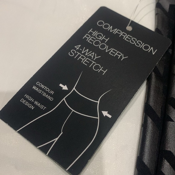 New INC INTERNATIONAL CONCEPTS Women's Compression Houndstooth Leggings - Picture 8 of 8